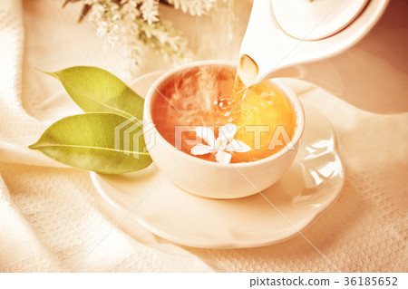 Close up pouring hot jasmine tea  36185652