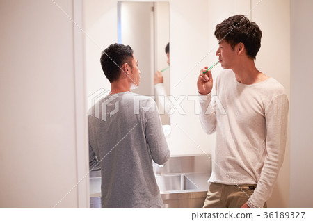 Men in the bathroom Men in the bathroom 36189327