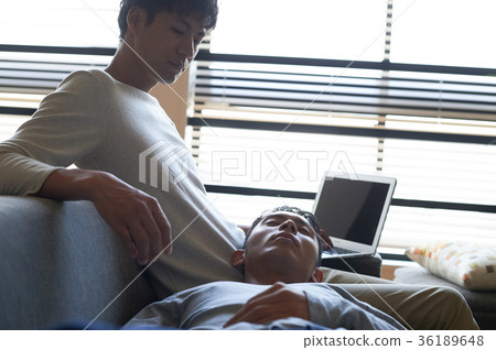 Men relaxing in the living room 36189648