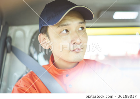 A man driving 36189817