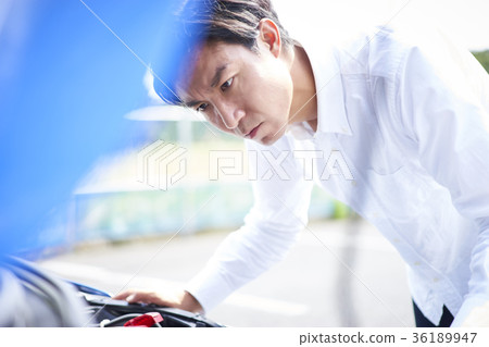 Driver who meets car trouble Driver who meets car trouble 36189947
