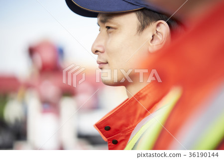Road service men 36190144