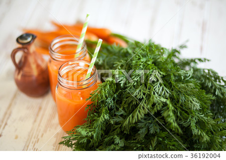 Fresh organic carrot juice Fresh organic carrot juice 36192004