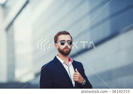 handsome young businessman 36192255