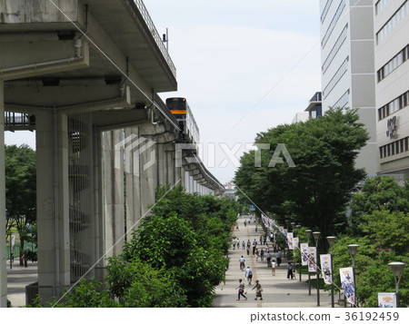 多摩單軌鐵路進入立川北站 多摩單軌鐵路進入立川北站 36192459