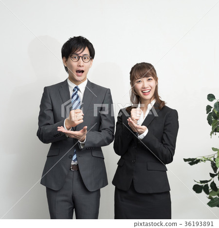 站立的男人和女人穿著西裝 36193891