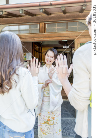 Inbound tourist female general Ryokan accommodation welcome Inbound tourist female general Ryokan accommodation welcome 36195035