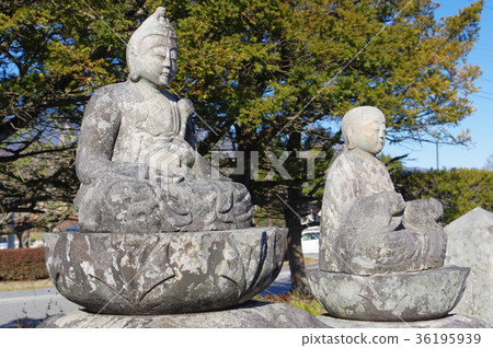 Shinshu的文化財產Moriya Koji的Shokan和Jizoan（Mokugane Kitanohara墓地）的父親 36195939