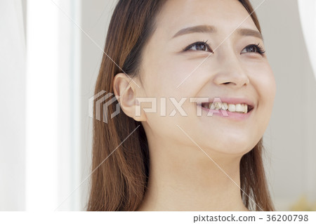 Young woman Young woman 36200798