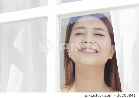 年輕的女人 年輕的女人 36200841
