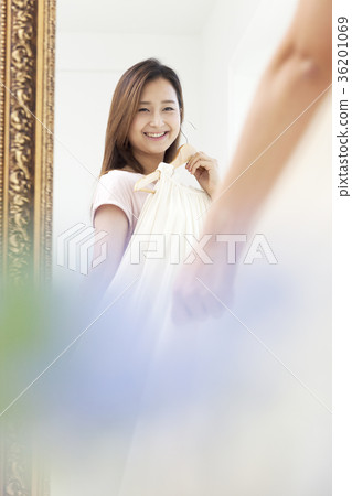 Young woman 36201069