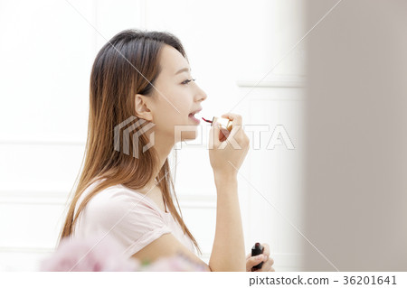 Young woman 36201641