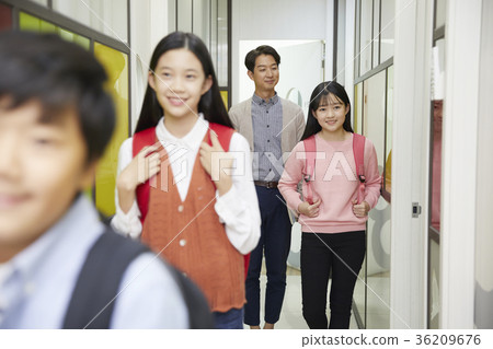 學校,走廊,老師,學生 學校,走廊,老師,學生 36209676