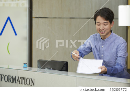 學校,老師,姿勢 學校,老師,姿勢 36209772