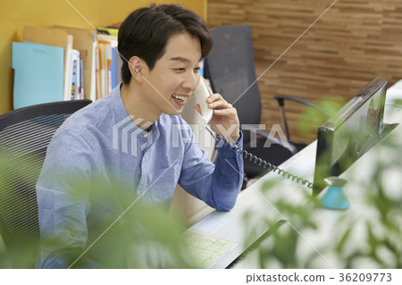 學校,老師,姿勢 學校,老師,姿勢 36209773