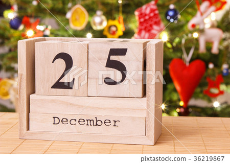 Date 25 December on calendar 36219867