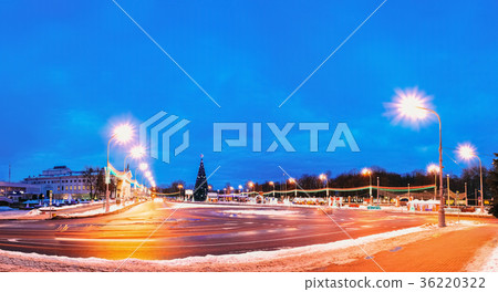 Panorama of the city square with a Christmas tree 36220322