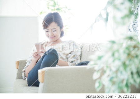 女人智能手機少婦互聯網可愛的生活 36222215