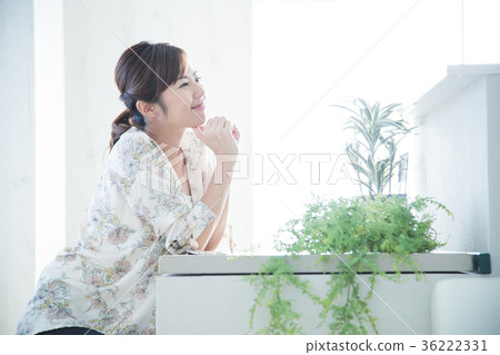 女性年輕夫人年輕人微笑逗人喜愛的生活方式 36222331