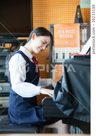 高中學生鋼琴音樂室 36233198