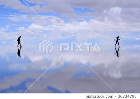 Uyuni salt lake   36234795