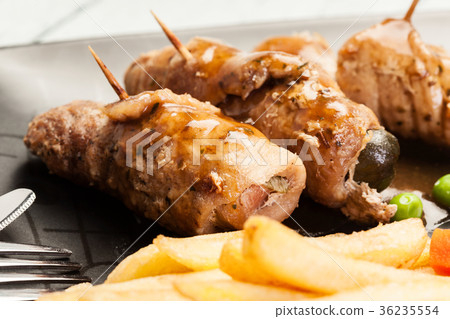 Beef rolls and vegetables 36235554