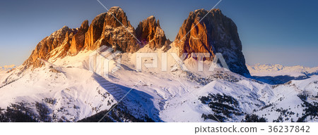 Mountains covered with fresh snow 36237842