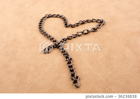 Chain form a heart shape Chain form a heart shape 36238838