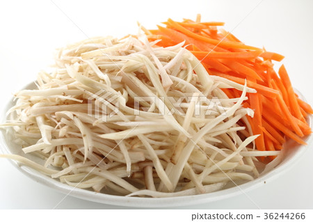 Under the vegetables Under the vegetables 36244266