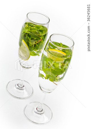 Mint and lemon mineral water Lemon and mint of mineral water 36245681