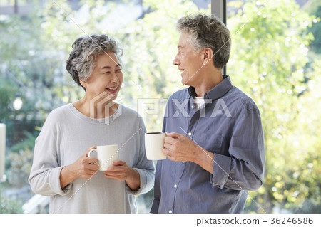 家庭，老夫妻，丈夫，妻子，茶杯，休息 36246586