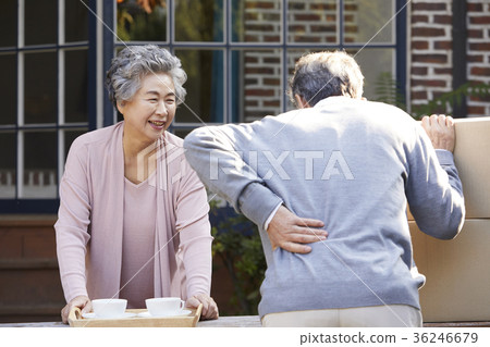 Family, old couple, husband, wife, box, waist, backache Family, old couple, husband, wife, box, waist, backache 36246679