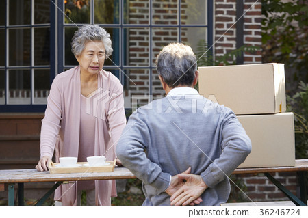 家庭，老夫妻，丈夫，妻子，盒子，腰，背痛 36246724