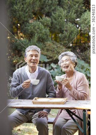 Family, old couple, husband, wife, garden, mug 36246813