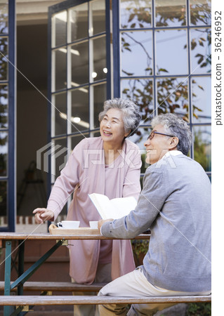 Family, Elderly, Husband, Wife, Garden, Relaxation 36246952