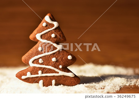Christmas tree. Christmas homemade gingerbread. Christmas tree. Christmas homemade gingerbread. 36249675