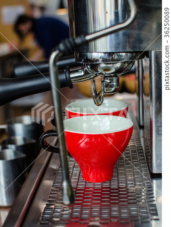 Barista Coffee Brewing 36250089