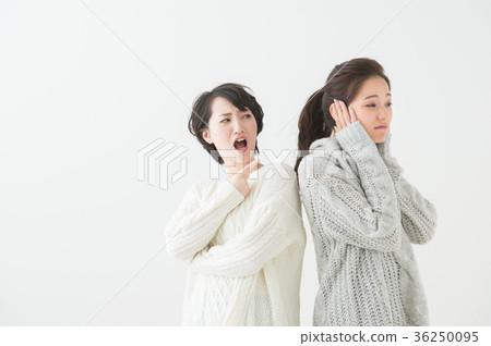 兩個女人打架20多歲 兩個女人打架20多歲 36250095