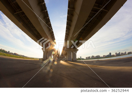 view under the big bridge 36252944