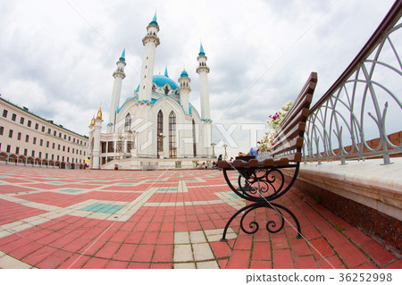 big and beautiful white mosque big and beautiful white mosque 36252998
