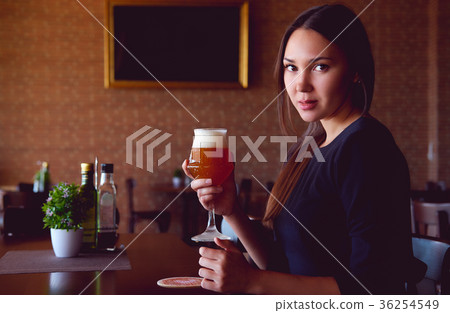 Young brunette Young brunette 36254549