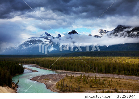 Mountains in Canada Mountains in Canada 36255944