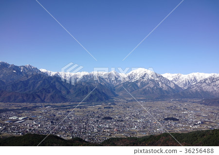 北阿爾卑斯山的景色從山上下雪 北阿爾卑斯山的景色從山上下雪 36256488