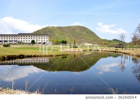 Mt. Ikuyama and Kakumamura Okayama reflected in the pond 36260054
