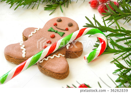 Christmas background. Gingerbread men and 36262839