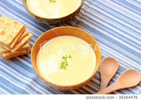 Corn cream soup  36264476