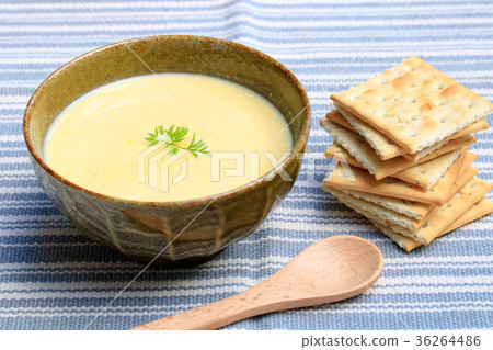 Corn cream soup  36264486