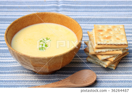 Corn cream soup  36264487