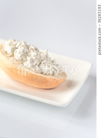Toast with robiola and truffles Toast with robiola and truffles 36265193