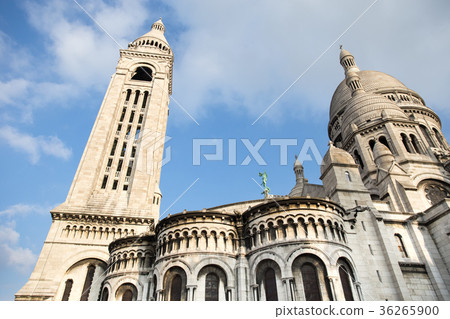 Paris. Basilique du Sacre Coeur on Montmartre hill Paris. Basilique du Sacre Coeur on Montmartre hill 36265900